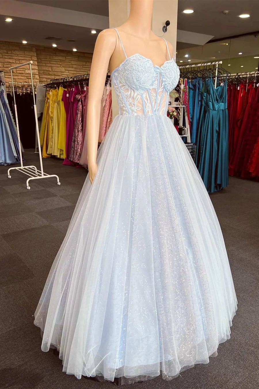 Vestido de fiesta con escote en forma de corazón y encaje floral en forma de A